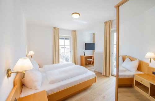 Tramin Hotel | Highly Rated Hotel Goldene Traube with Pool & Family Amenities