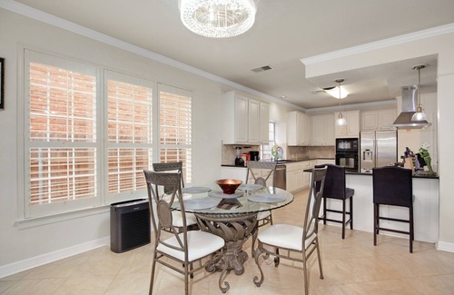 Austin House | Relaxing Spa Retreat with 4 Bedrooms & Private Backyard