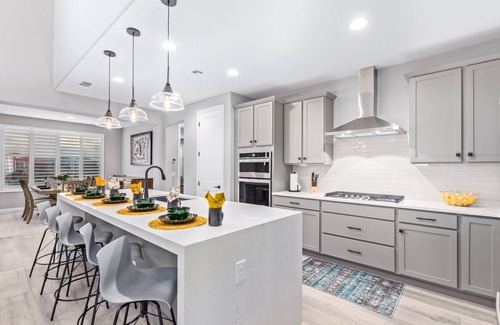 Surprise House | Experience Mountain Views with Private Pool & Spa Retreat