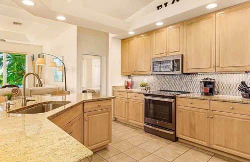 Pelican House | Inviting Villa with Lake View, Spa & Heated Pool Awaits