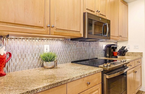 Pelican House | Inviting Villa with Lake View, Spa & Heated Pool Awaits