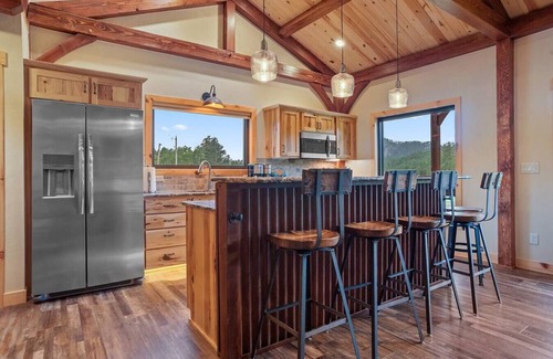 Custer Apartment | Premier Hot Shot Hideaway Steps from Custer Attractions