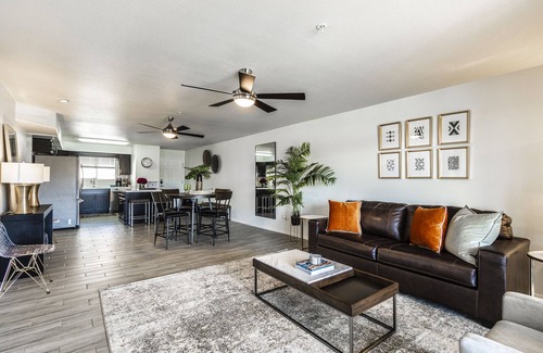 Lake Havasu City Condo | Top-Rated Kings View: Poolside Retreat in Lake Havasu
