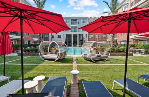 Brookhollow Apartment | Modern Hot Spot Loft Near Galleria with Pool & Breakfast