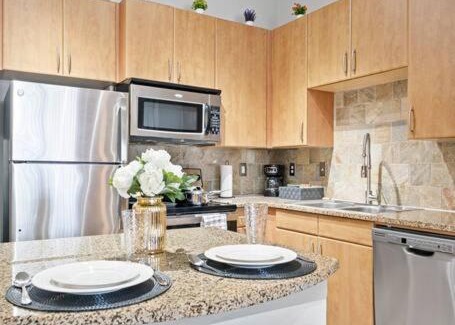 Brookhollow Apartment | Modern Hot Spot Loft Near Galleria with Pool & Breakfast