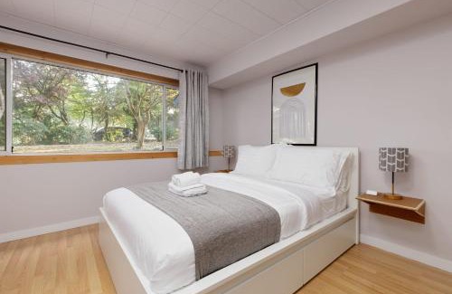 Burnaby House | Relaxing 2 BR Suite with Hot Tub & Family-Friendly Amenities