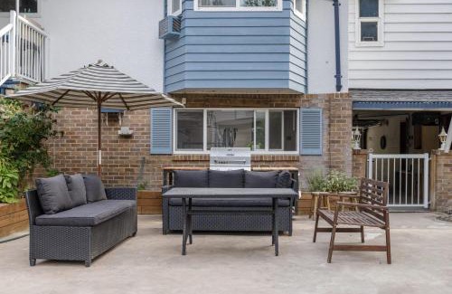 Burnaby House | Relaxing 2 BR Suite with Hot Tub & Family-Friendly Amenities