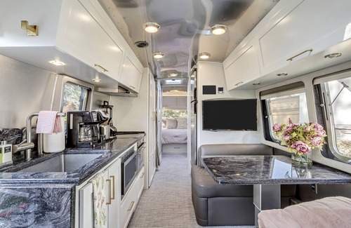 Cottonwood Heights House | Relaxing Airstream Classic with Hot Tub & Mountain Views