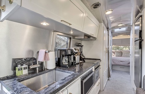 Cottonwood Heights House | Relaxing Airstream Classic with Hot Tub & Mountain Views