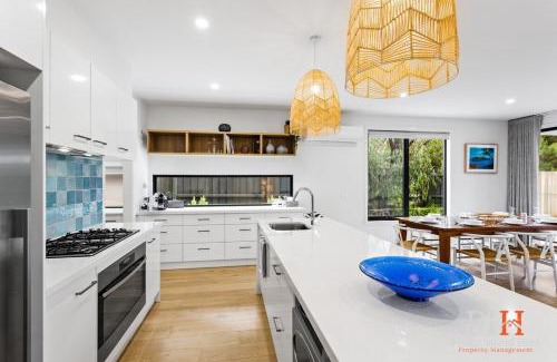 Cape Woolamai House | Family-Friendly 4Bdr Home with Relaxing Hot Tub Retreat