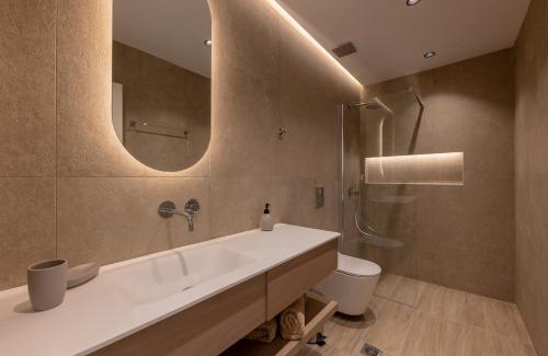Lambi Apartment | Harmonia Hideout: 4-Star Retreat with Hot Tub Bliss