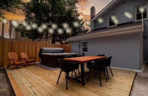 Sandusky House | Hot Tub 5 Mins from Cedar Point Modern Updates