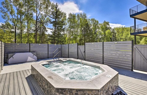 Willow Grove Apartment | Cozy Riverfront Silverthorne Condo with Hot Tub Access
