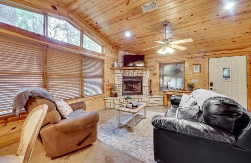 Broken Bow House | Comfortable Broken Bow Azalea House with Hot Tub Retreat
