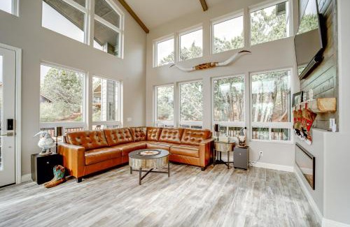 Pine House | Ideal Pine Cabin with Hot Tub & Breathtaking Mountain Views