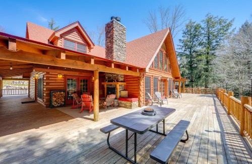 Old Forge House | Inviting Waterfront Cabin in Old Forge with Pool Access