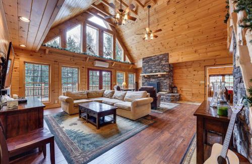 Old Forge House | Inviting Waterfront Cabin in Old Forge with Pool Access