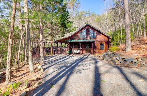 Murphy House | Hot Tub and Fire Pit Fall Family Retreat in Murphy!