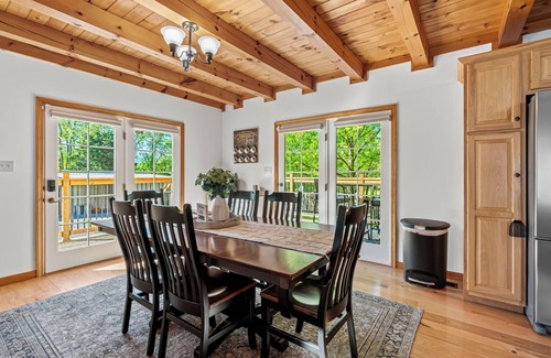 Honey Grove House | Relax at Mountain Serenity Retreat with Hot Tub & Game Room