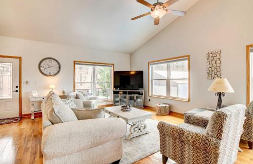 Branson House | Idyllic Branson Retreat with Pool, Game Room & Hot Tub