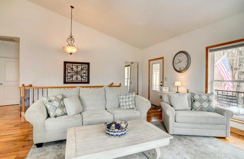 Branson House | Idyllic Branson Retreat with Pool, Game Room & Hot Tub
