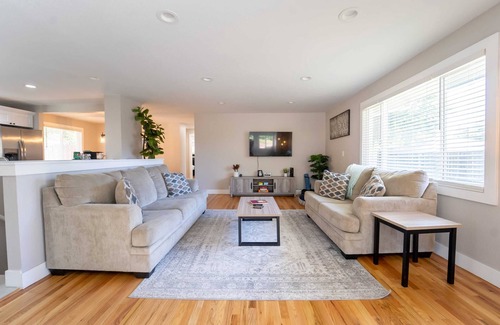 Lamar Heights Area House | Relax with Hot Tub, Billiards & More - Guest Rated 9.8