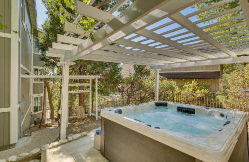 Lake Arrowhead House | Hot Tub and Mountain Views Luxe Lake Arrowhead Home