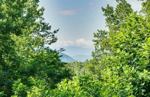 Old Fort House | Hot Tub and Mtn Views Modern Old Fort Hideaway!