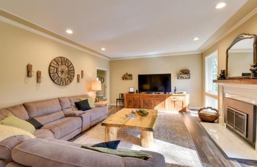 Arnold House | Cozy Cabin with Hot Tub - Minutes from Calaveras Big Trees