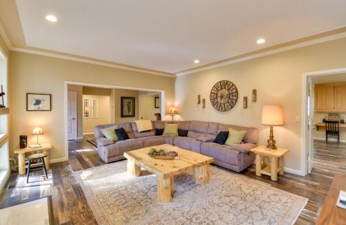 Arnold House | Cozy Cabin with Hot Tub - Minutes from Calaveras Big Trees