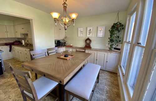Warrenton House | Relaxing Retreat with Hot Tub & Private Pool for 16 Guests
