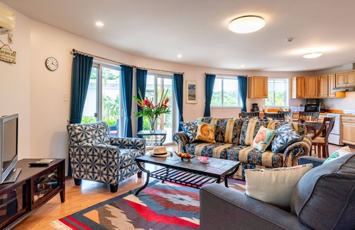 Maeda House | Family-Friendly Retreat with Hot Tub & Beach Access