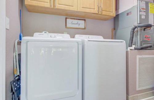 North Port House | Relaxing Getaway with Hot Tub, Breakfast & Close to Beaches
