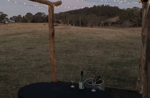 Krawarree Cabin | Cozy Hot Tub Cabin Under the Stars - Experience Unique Stays