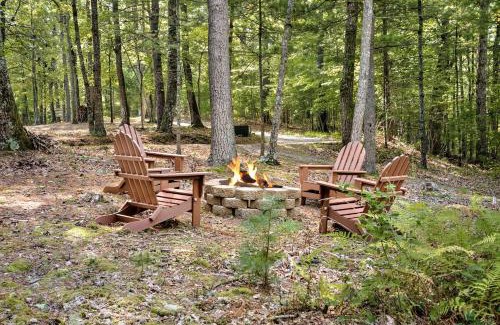 Bergton House | Hot Tub Deck Screened Porch Fire Pit & WiFi