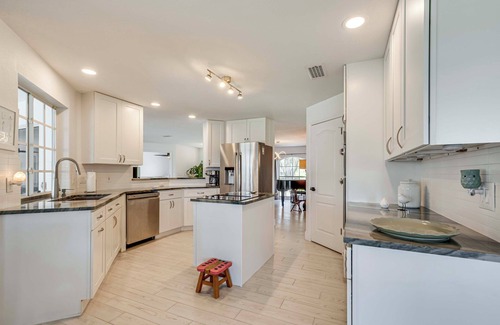 Astatula House | Hot Tub, Dock & Views: Lakefront Astatula Estate!