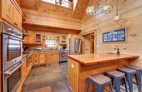 Old Forge Cabin | Idyllic Waterfront Cabin in Old Forge with Indoor Pool