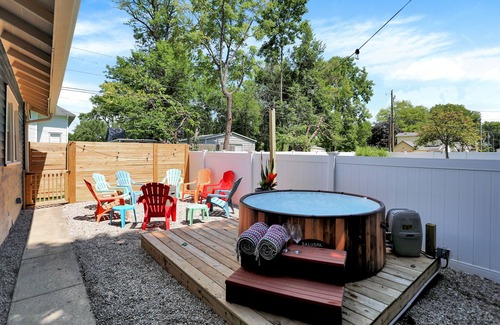 Franklin House | Relaxing Hot Tub Retreat in Downtown Franklin - Sleeps 7