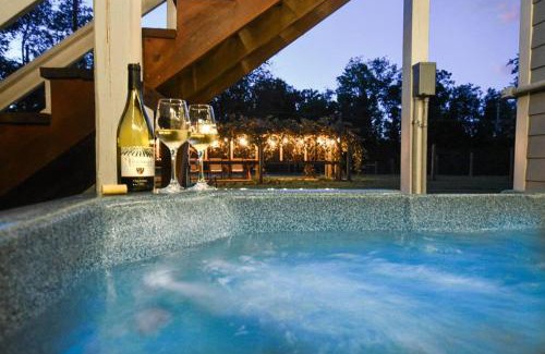 Boyce House | Relaxing Wine Country Escape with Hot Tub & Fire Pit