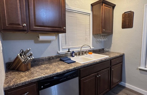 Saint Marys  Saint Joseph County Cottage | Hot Tub! Fire Pit! Gas Fire Table! Coffee Bar!