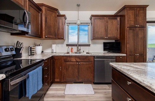 Rapid Valley House | Relaxing Retreat with Hot Tub, Fire Pits & Scenic Views