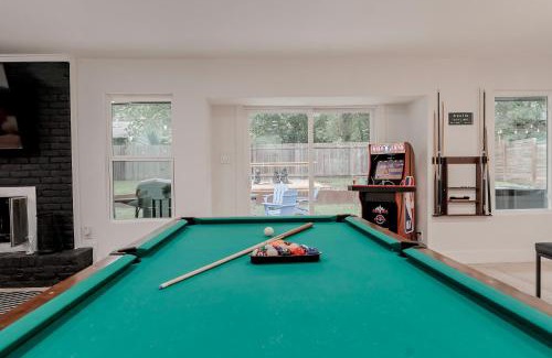 University Hills House | Hot Tub, Firepit & Giant Chess at Austin Hideaway