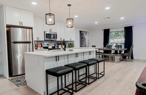 University Hills House | Hot Tub, Firepit & Giant Chess at Austin Hideaway