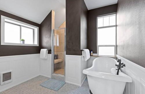 West Central House | Relaxing Hot Tub & Firepit Near Downtown Arena GU