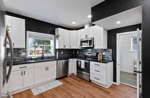 West Central House | Relaxing Hot Tub & Firepit Near Downtown Arena GU