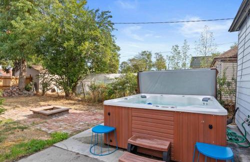West Central House | Relaxing Hot Tub & Firepit Near Downtown Arena GU
