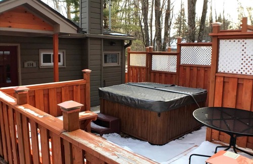 East Jewett House | Cozy Mountain Retreat with Hot Tub and Fireplace Amenities