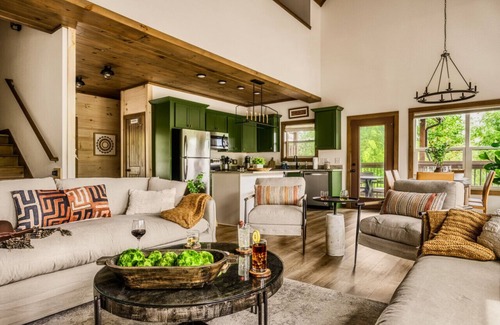 Chalet Village Cabin | Modern 3 Master Suite Cabin in Chalet Village - Rated 10/10