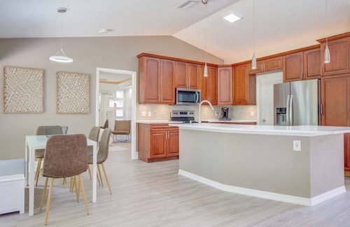 North Port House | Experience Relaxation: Hot Tub & Game Room Near Rays/Braves