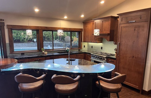 North Creek House | Hot Tub I Fireplace I Pool Table I King Bed I Private Parking